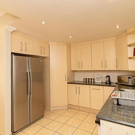 The Lakehouse Guest House Brakpan Exterior photo