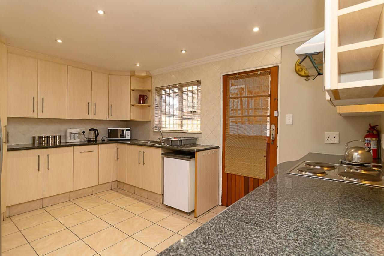 The Lakehouse Guest House Brakpan Exterior photo