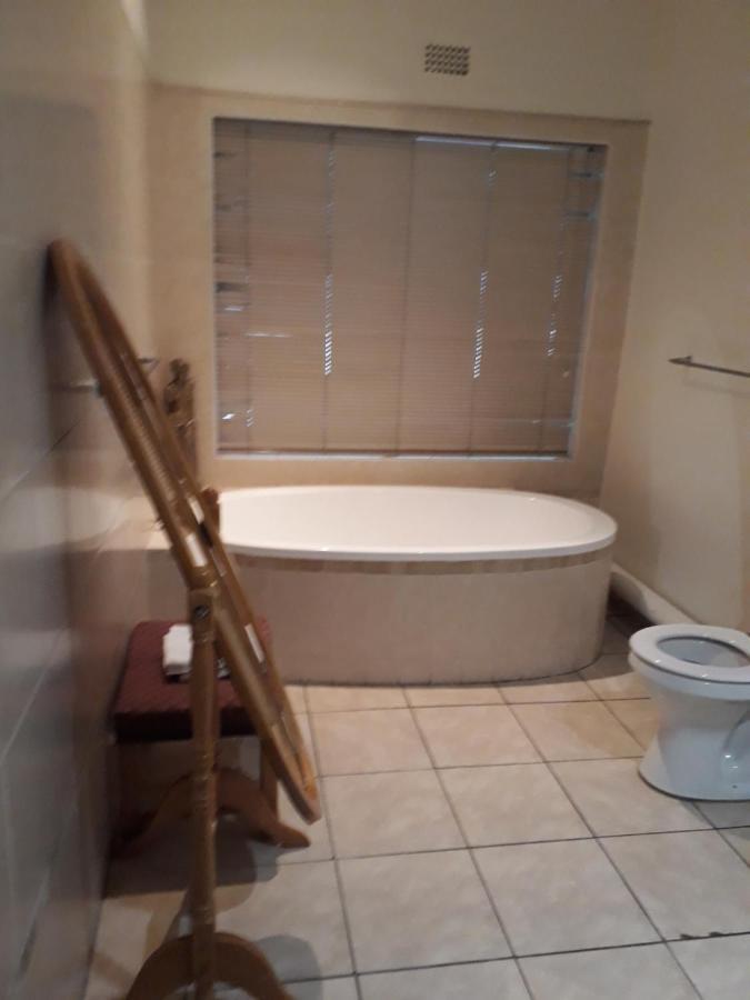The Lakehouse Guest House Brakpan Exterior photo